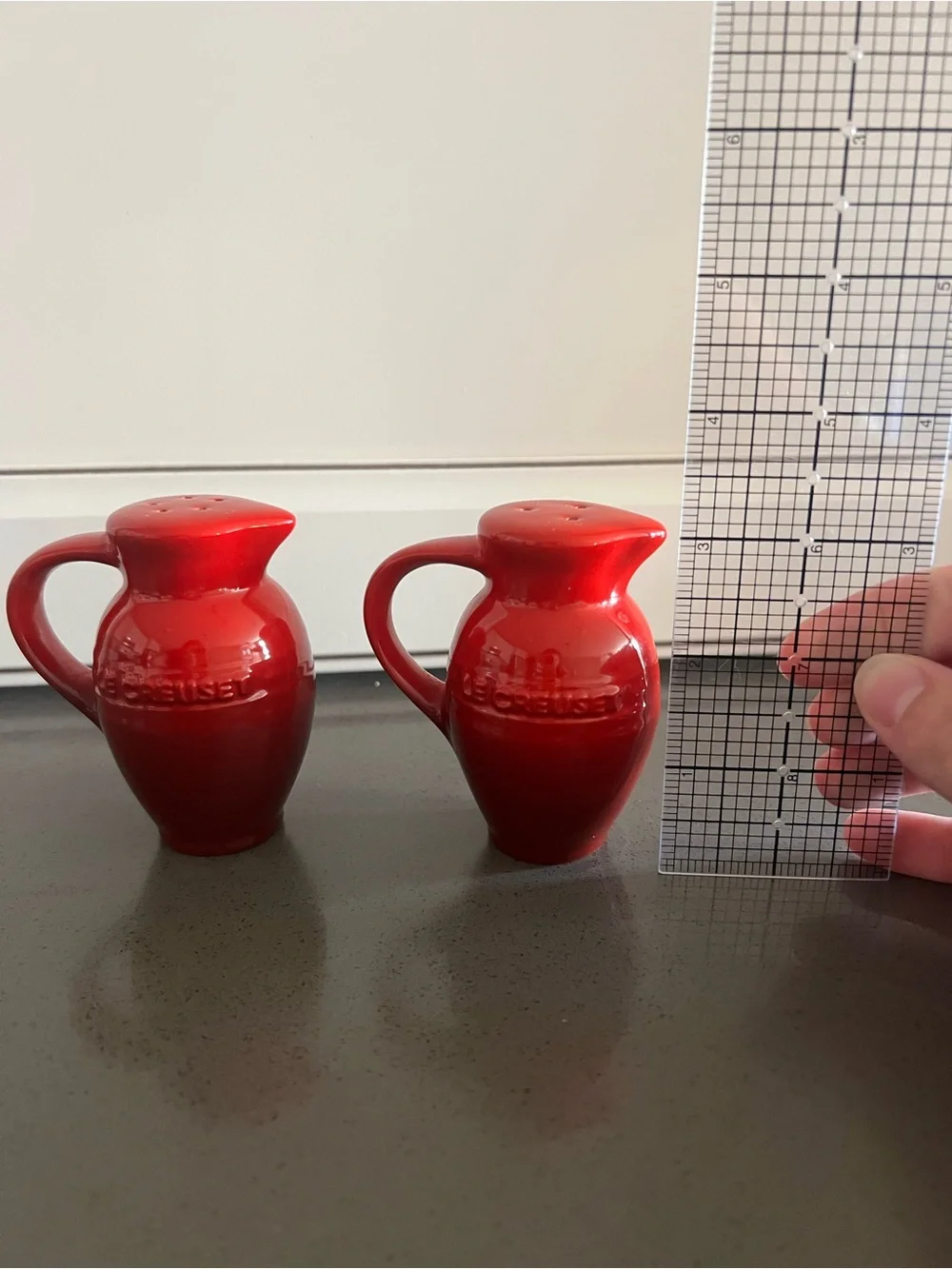 Le Creuset Salt & Pepper Shakers/Mills Set Stoneware Cerise Colorway Pitcher Jug
